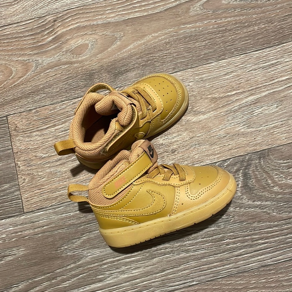 6 Child! Brand New condition, never worn.